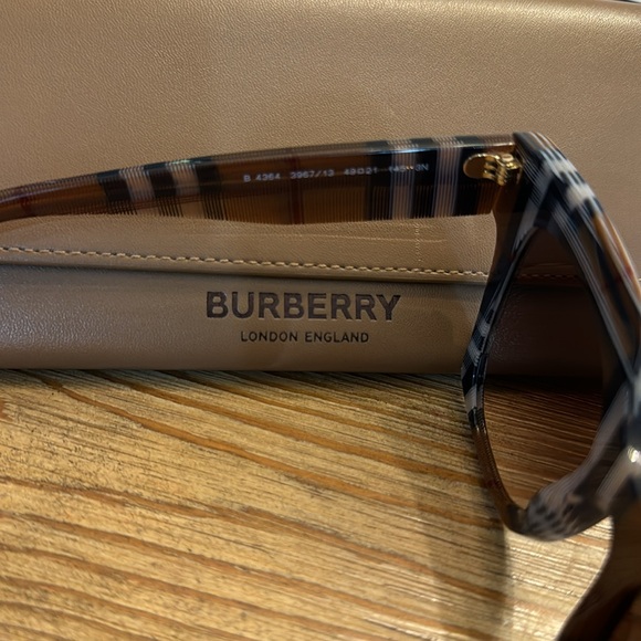 Burberry sunglasses with case. Gently used. - Picture 4 of 4